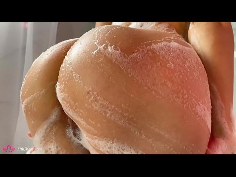 ❤️ Brunette Masturbates Pussy b'vibratur għal orga intens fid-doċċa ❤ Sess lilna mt.chancel.top ☑